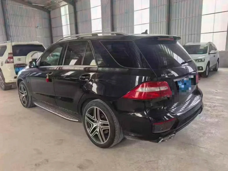 奔驰ML 内饰后排