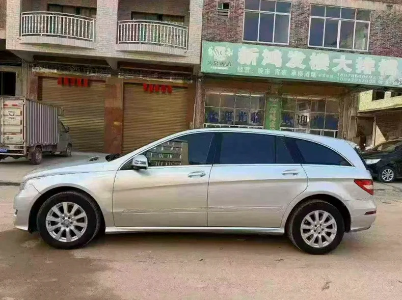 奔驰R 正面外观三