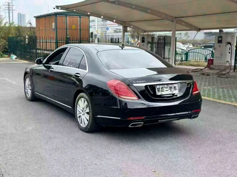 奔驰S 内饰前排