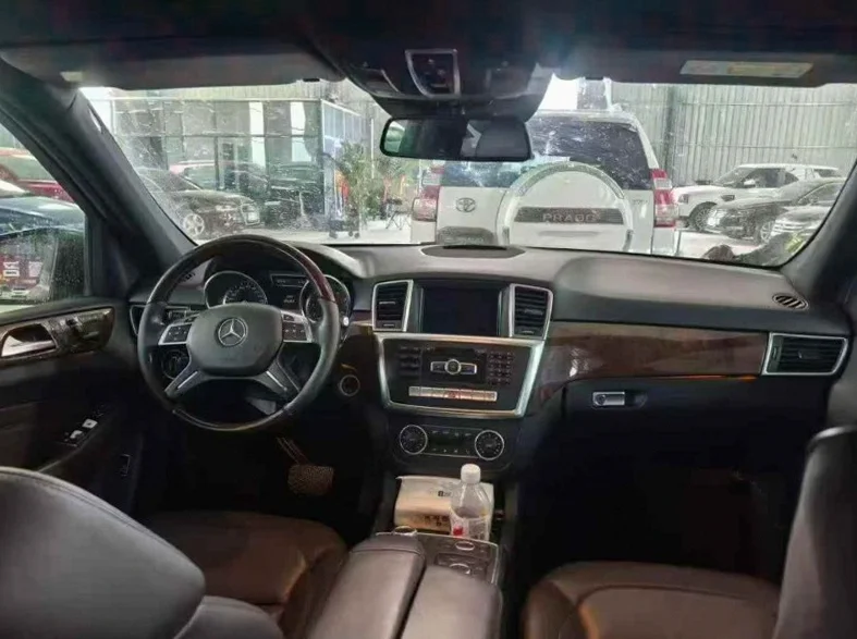 奔驰ML 后面外观一