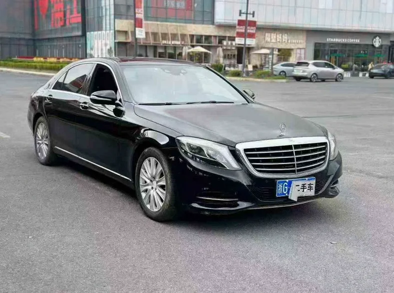 奔驰S 正面外观二