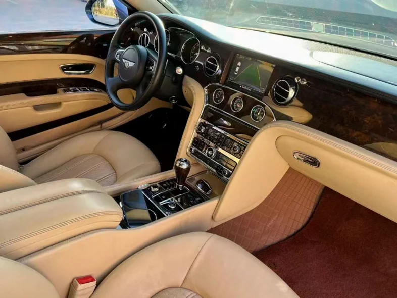 宾利慕尚 内饰前排