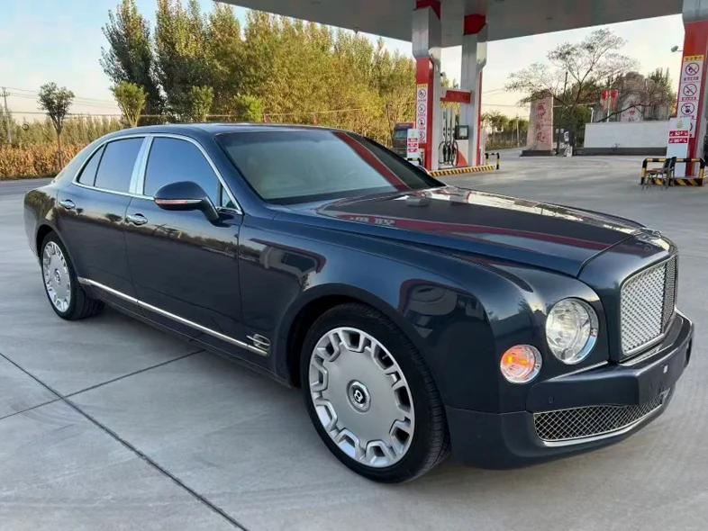 宾利慕尚 正面外观三