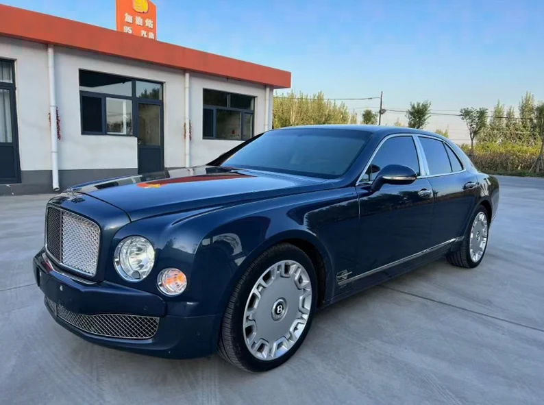 宾利慕尚 正面外观二