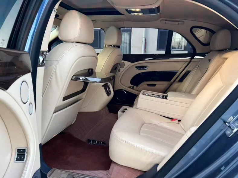 宾利慕尚 后面外观二