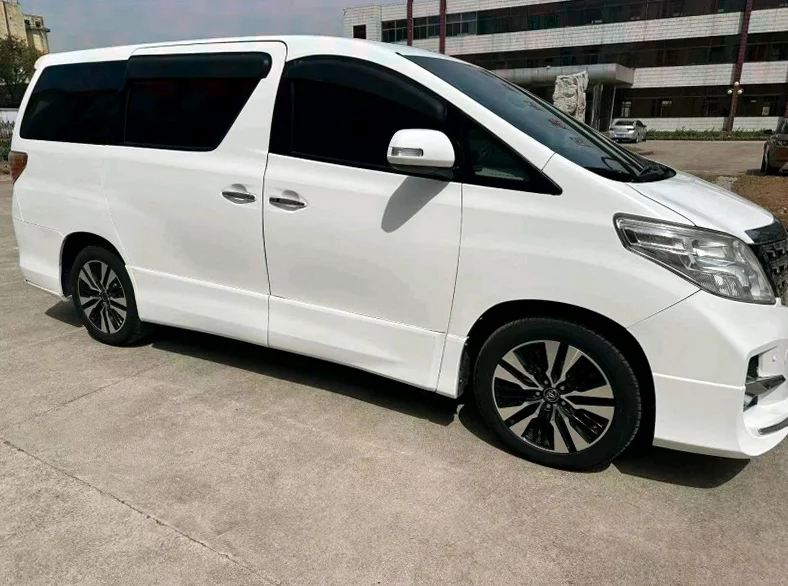 丰田埃尔法 正面外观二