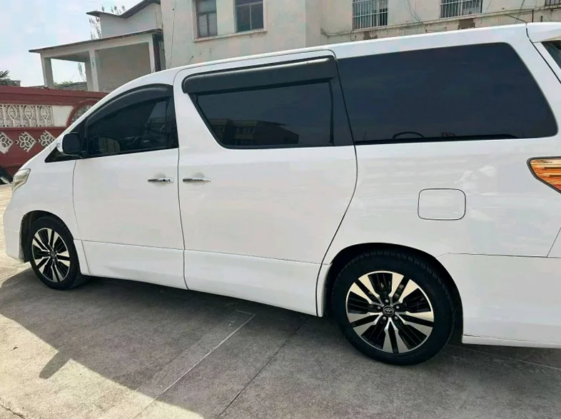 丰田埃尔法 内饰前排