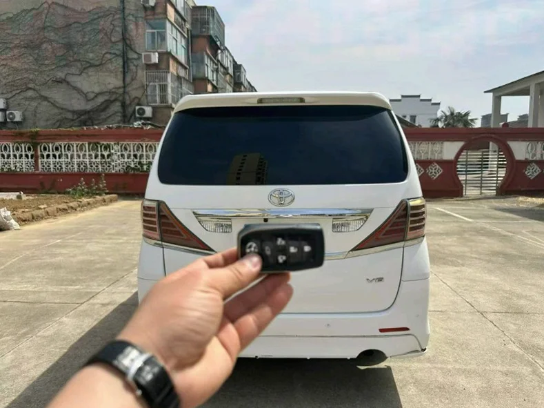 丰田埃尔法 内饰后排