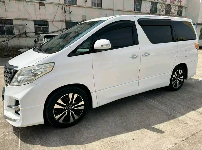 丰田埃尔法 正面外观三