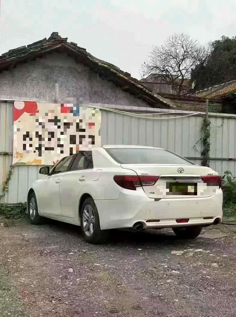 丰田锐志 内饰后排