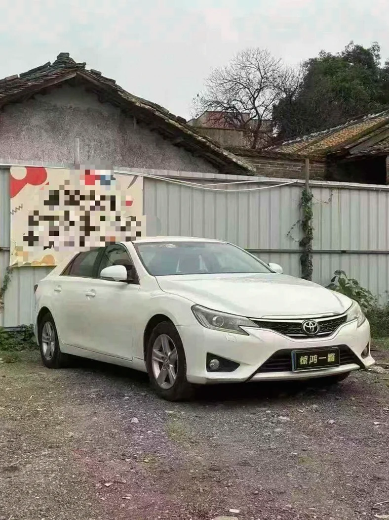 丰田锐志 正面外观三