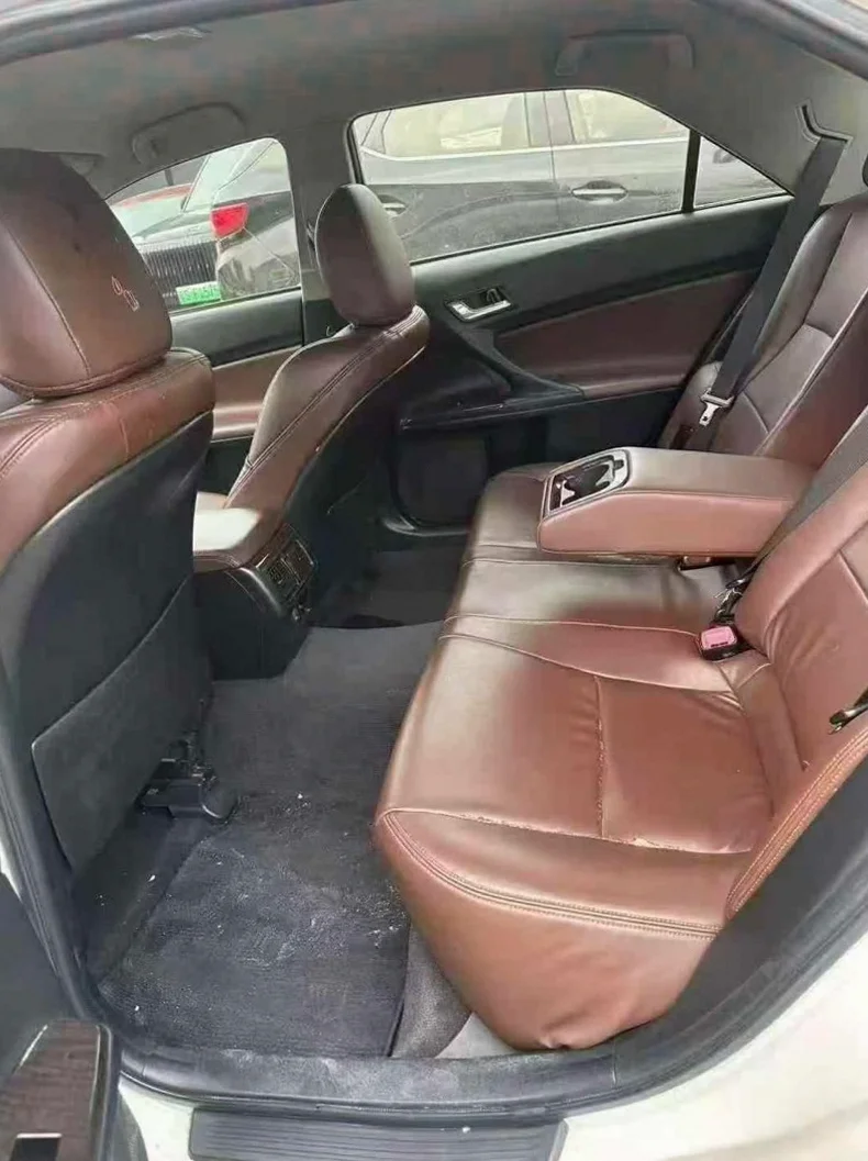 丰田锐志 后面外观三