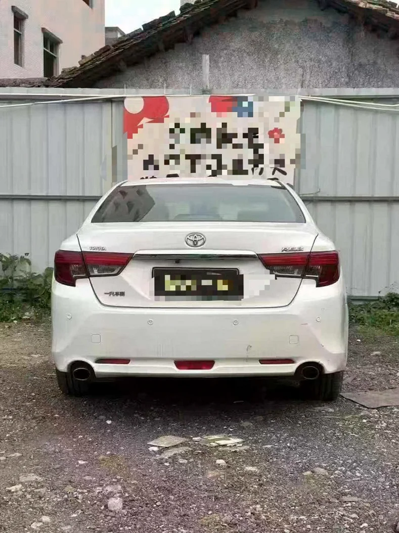 丰田锐志 驾驶室