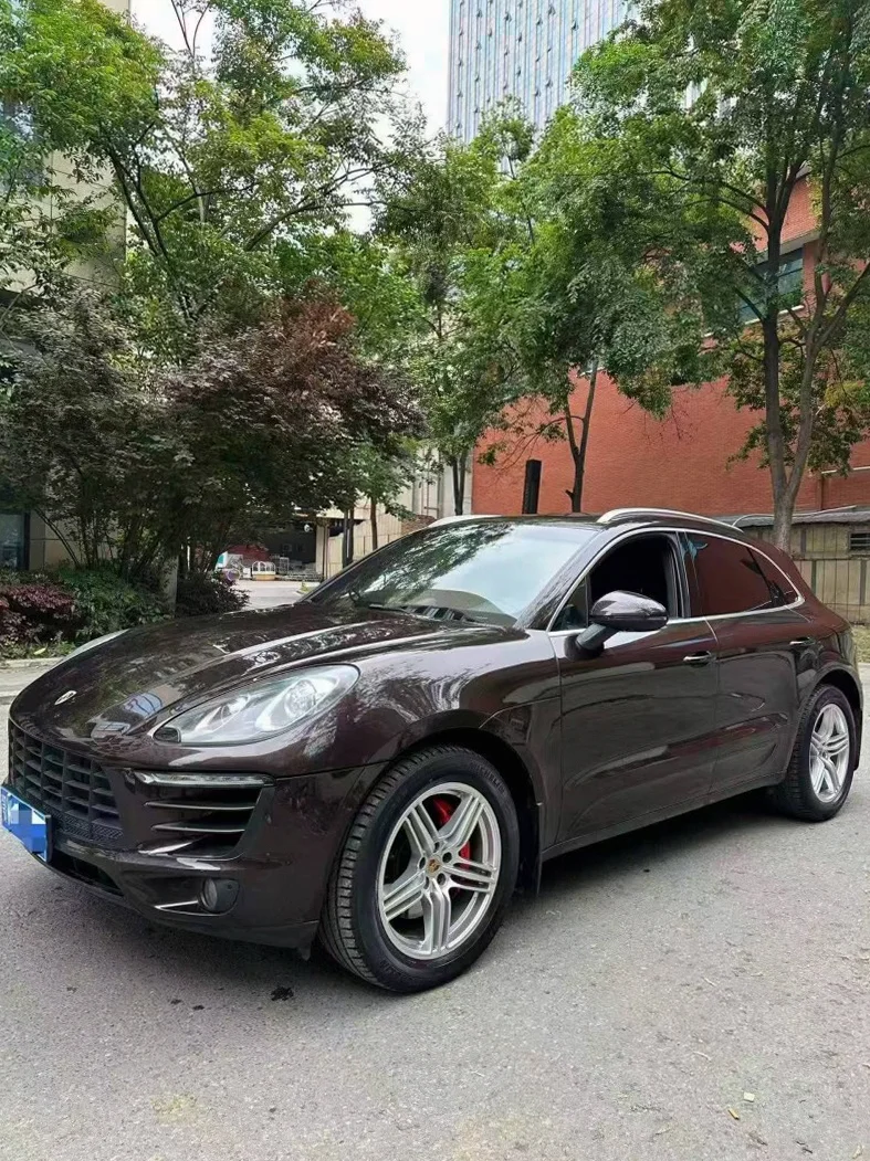 保时捷Macan 正面外观三