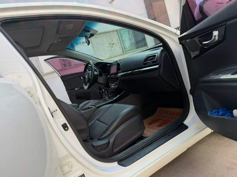 起亚K4 后面外观三