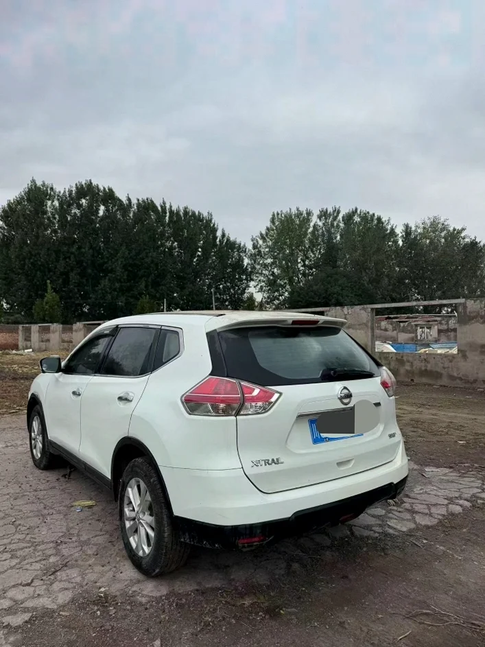 日产奇骏 后面外观一