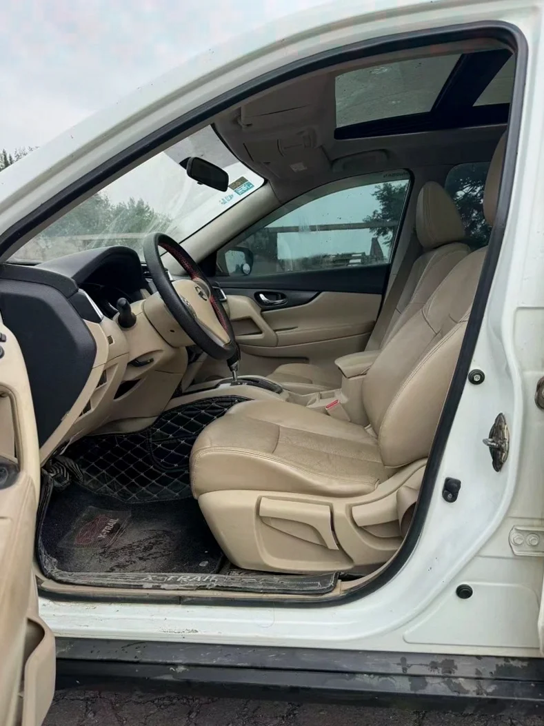 日产奇骏 驾驶室