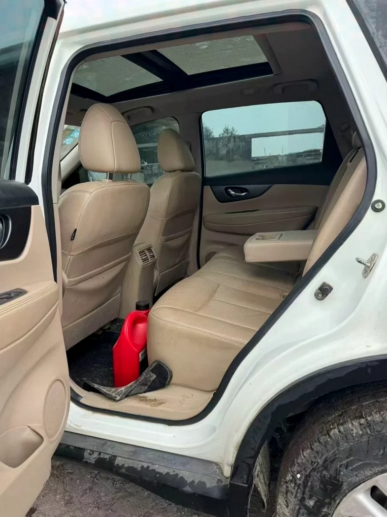 日产奇骏 内饰前排