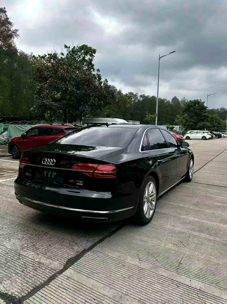 奥迪A8L 驾驶室