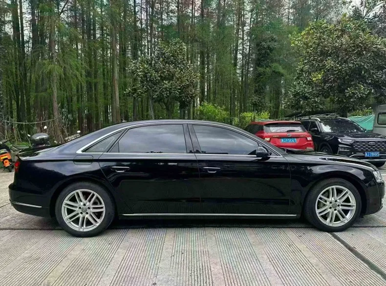 奥迪A8L 后面外观三