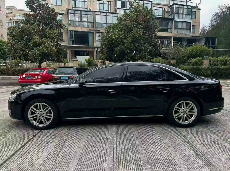 奥迪A8L 内饰前排