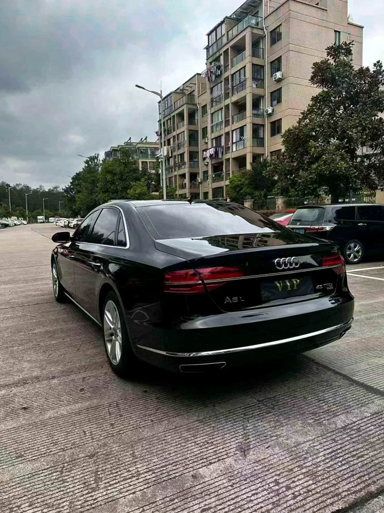 奥迪A8L 内饰后排