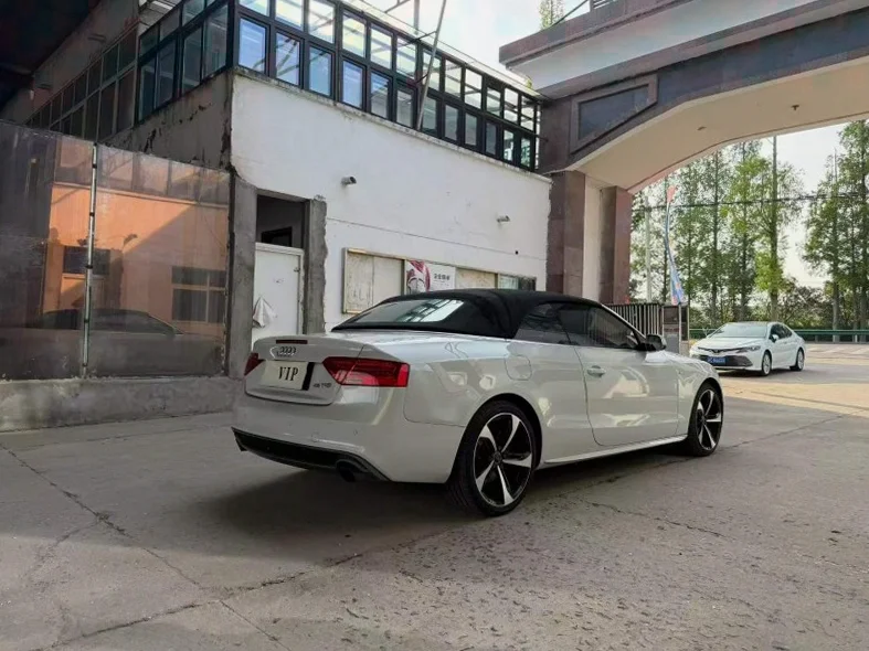 奥迪A5 内饰前排