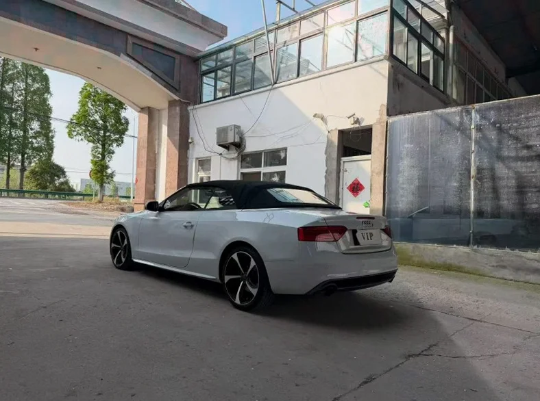 奥迪A5 内饰后排