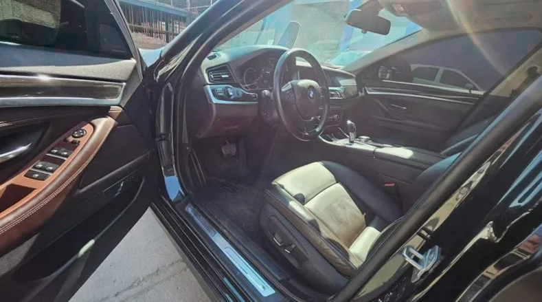 宝马5系 后面外观一