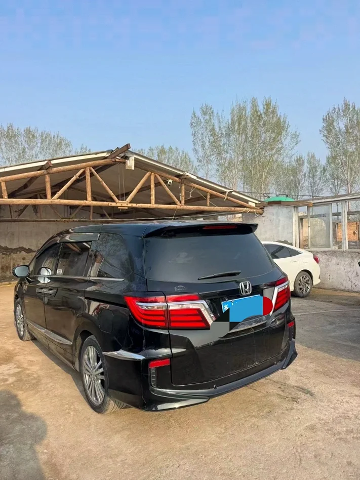 本田艾力绅 后面外观一