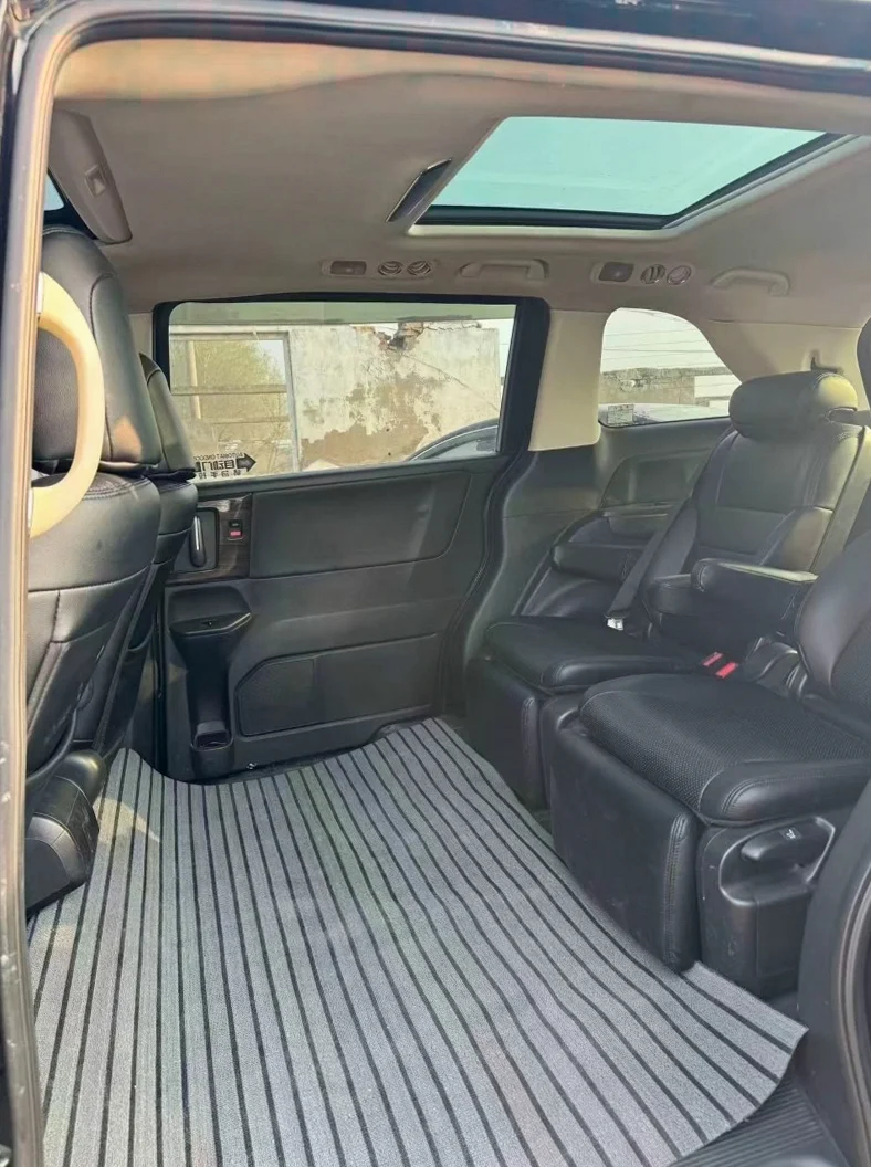 本田艾力绅 内饰后排