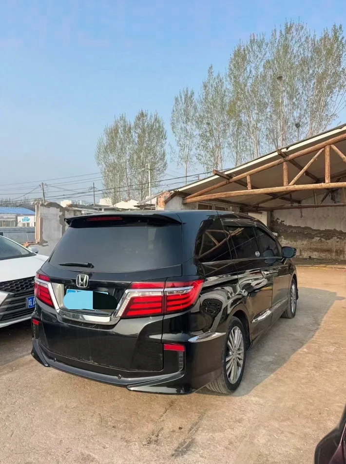 本田艾力绅 后面外观三