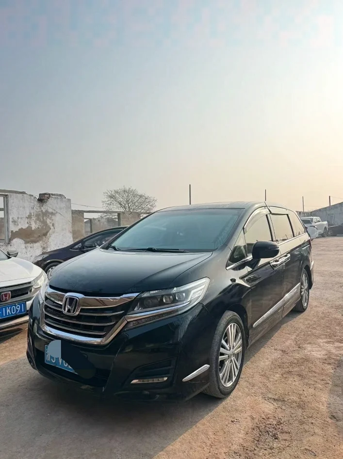 本田艾力绅 正面外观二