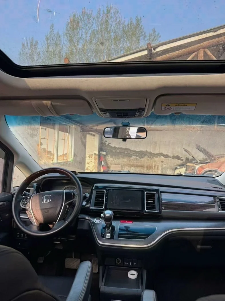 本田艾力绅 驾驶室