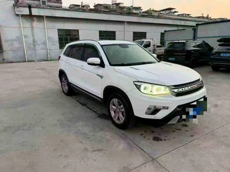 长安汽车CS75 正面外观三