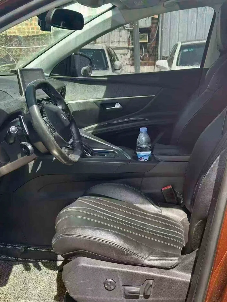 东风标致 后面外观一