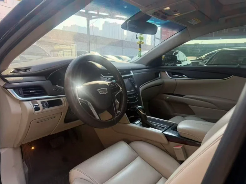 凯迪拉克XTS 后面外观一