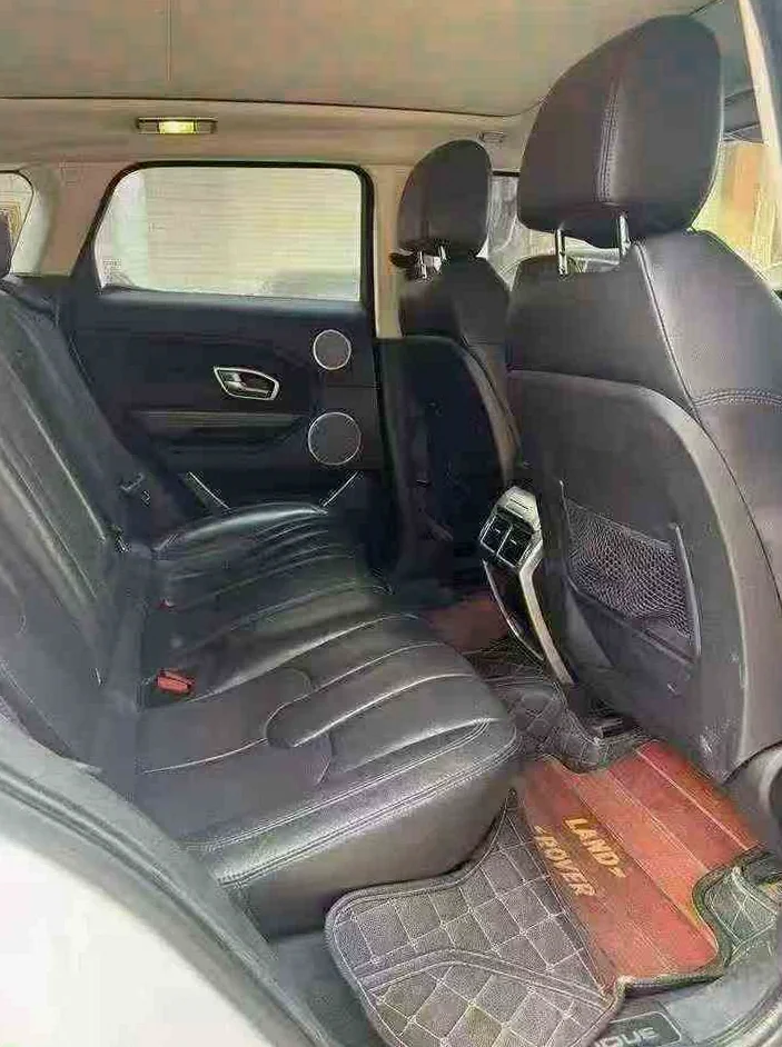 路虎极光 内饰前排