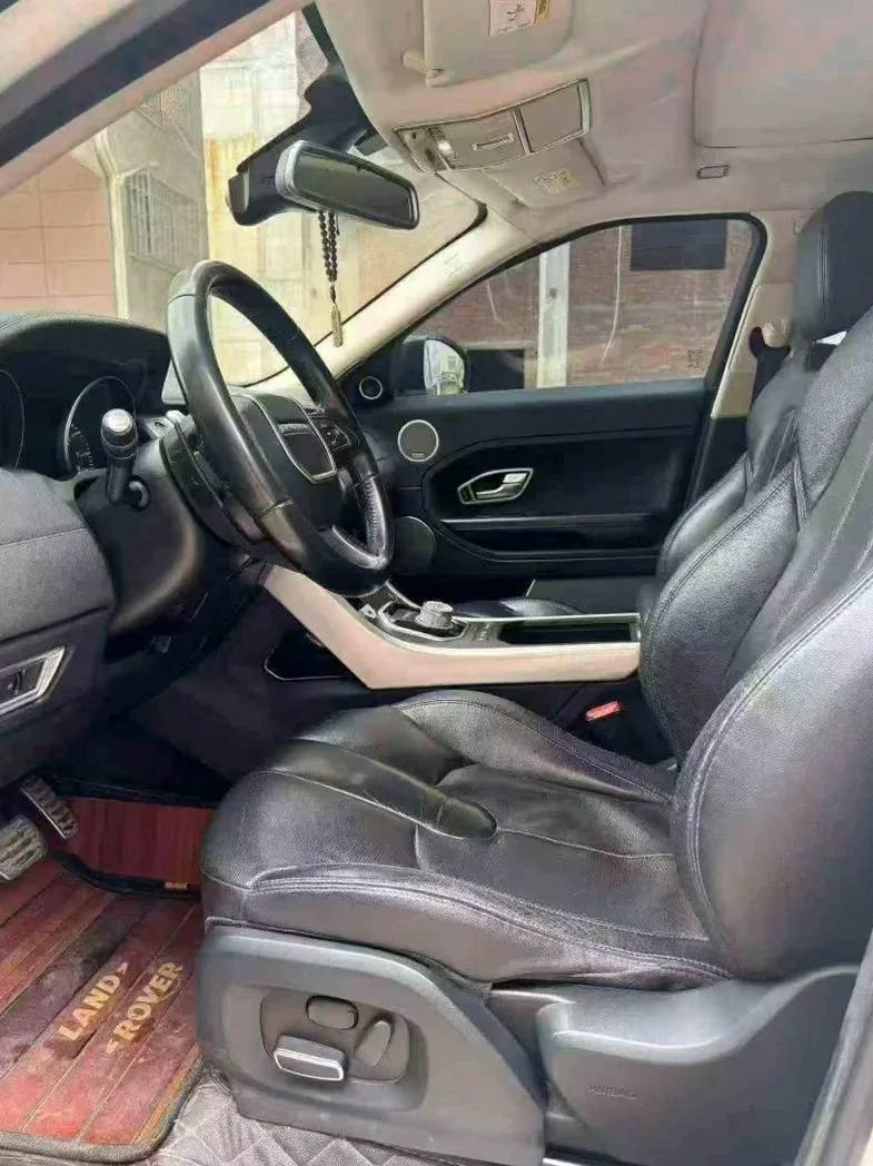 路虎极光 后面外观一