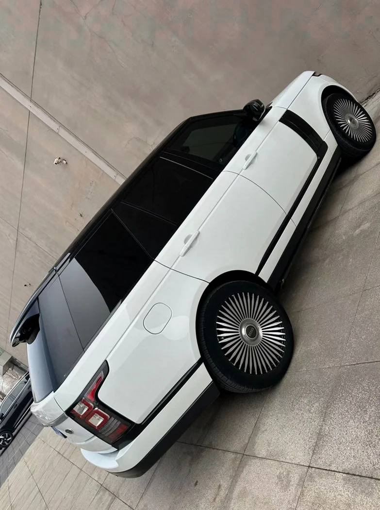 路虎揽胜行政 内饰后排