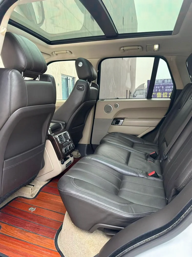 路虎揽胜行政 后面外观二