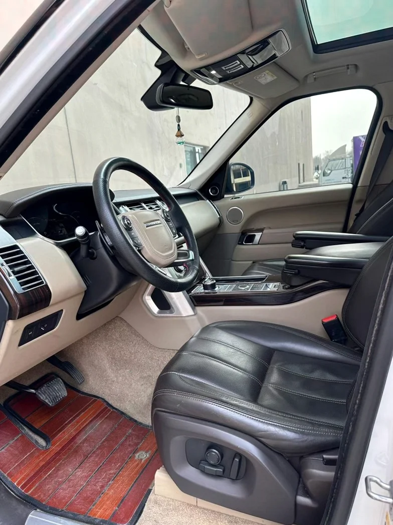 路虎揽胜行政 后面外观一