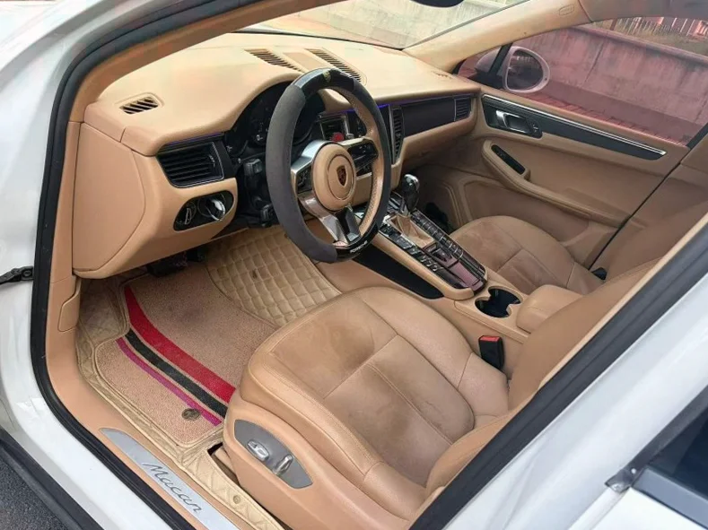 保时捷Macan 后面外观一