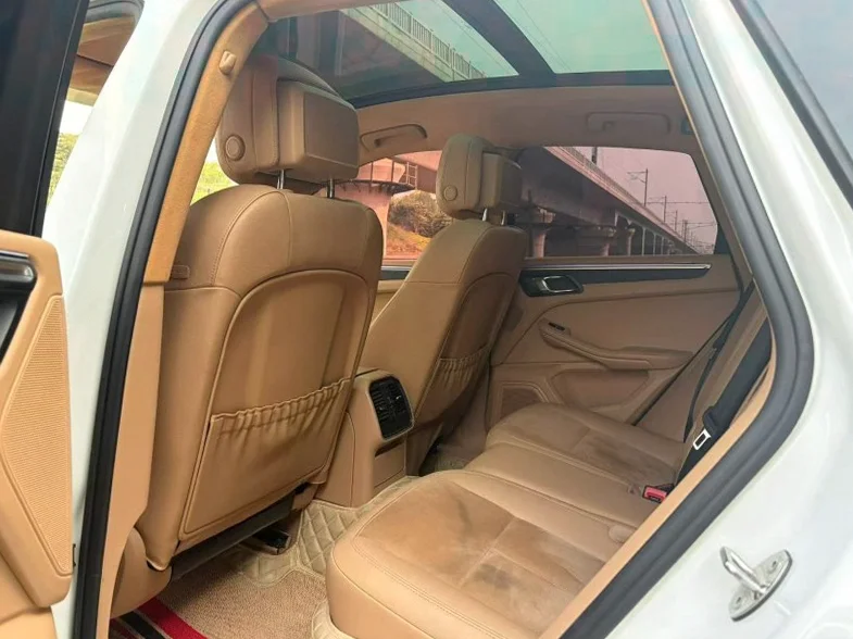 保时捷Macan 后面外观二