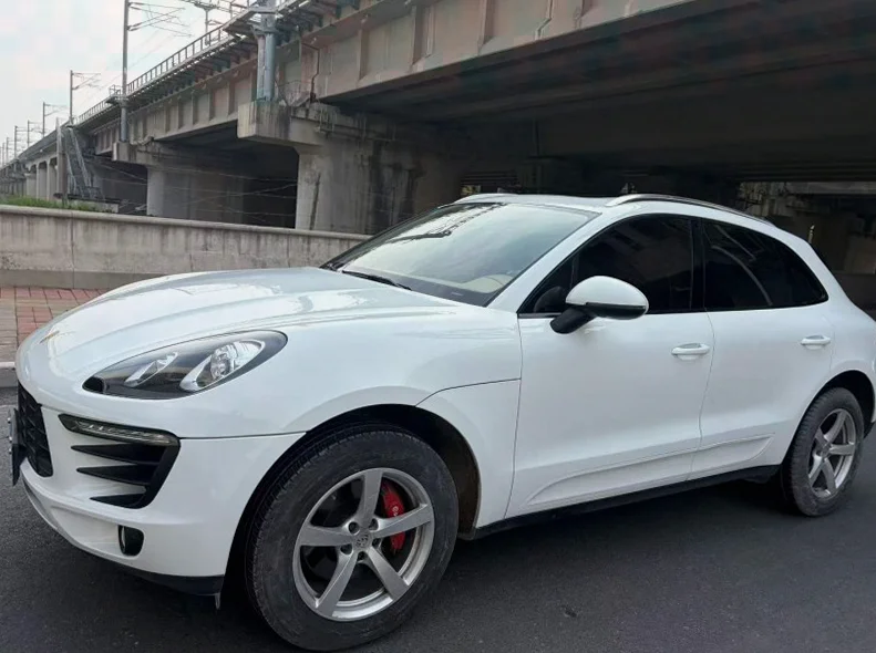 保时捷Macan 正面外观三