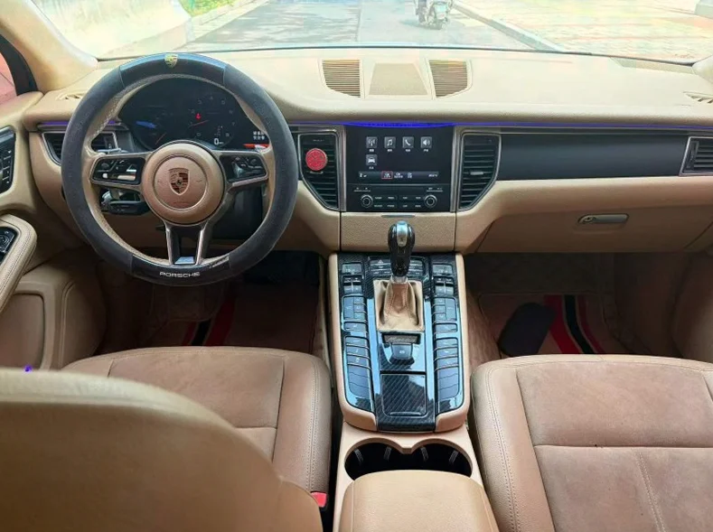 保时捷Macan 后面外观三