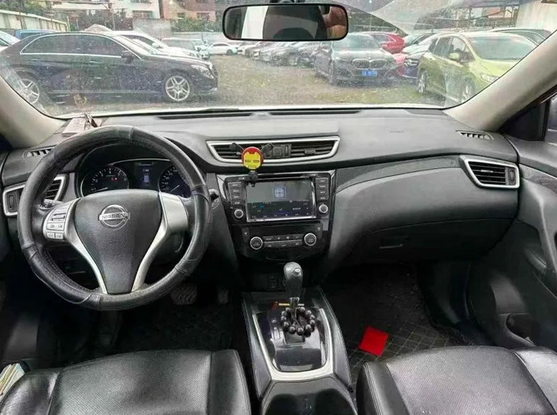 日产奇骏 内饰后排