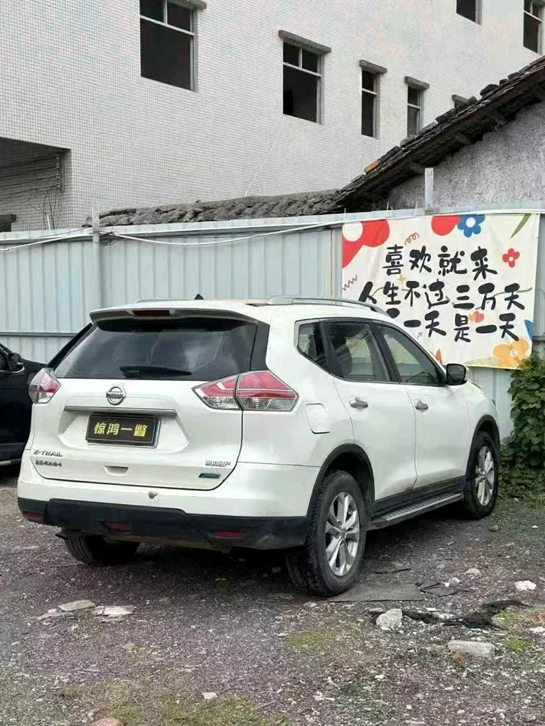 日产奇骏 后面外观一