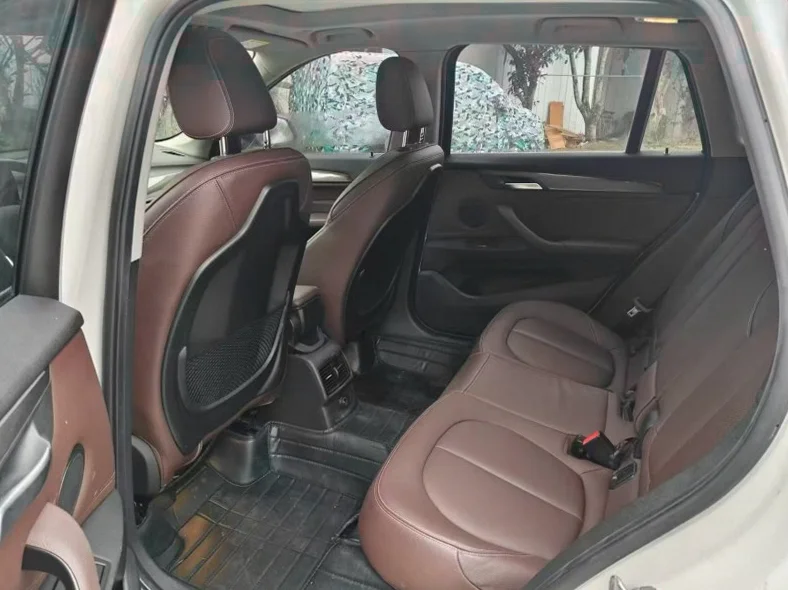 X1宝马 后面外观二