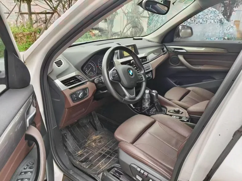 X1宝马 正面外观三